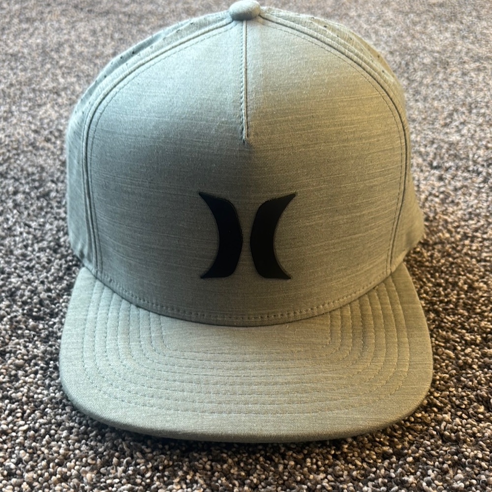 Like NEW! Hurley Nike Dri-Fit Gray Adjustable Hat